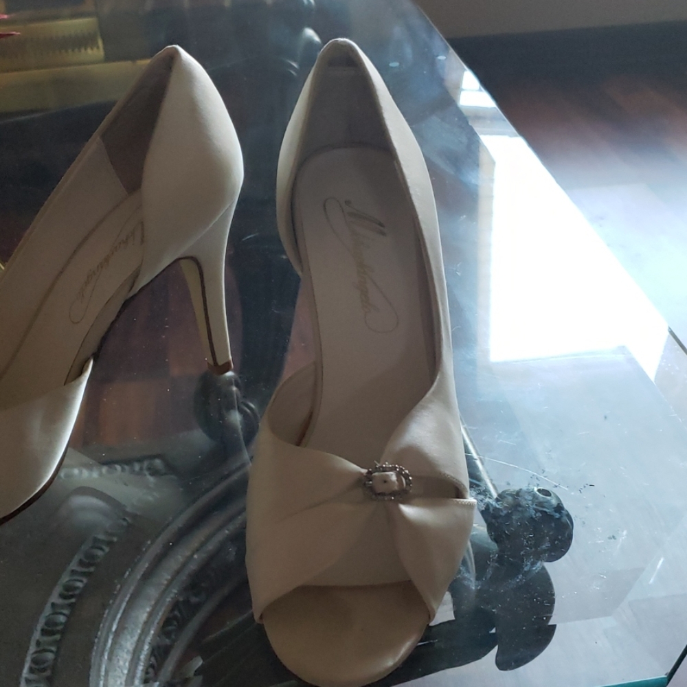 Heels - Picture 2 of 2